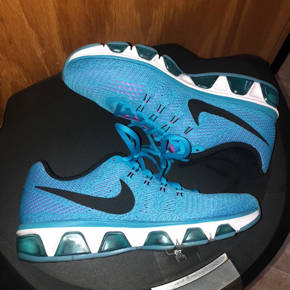 Nike Tailwind 8